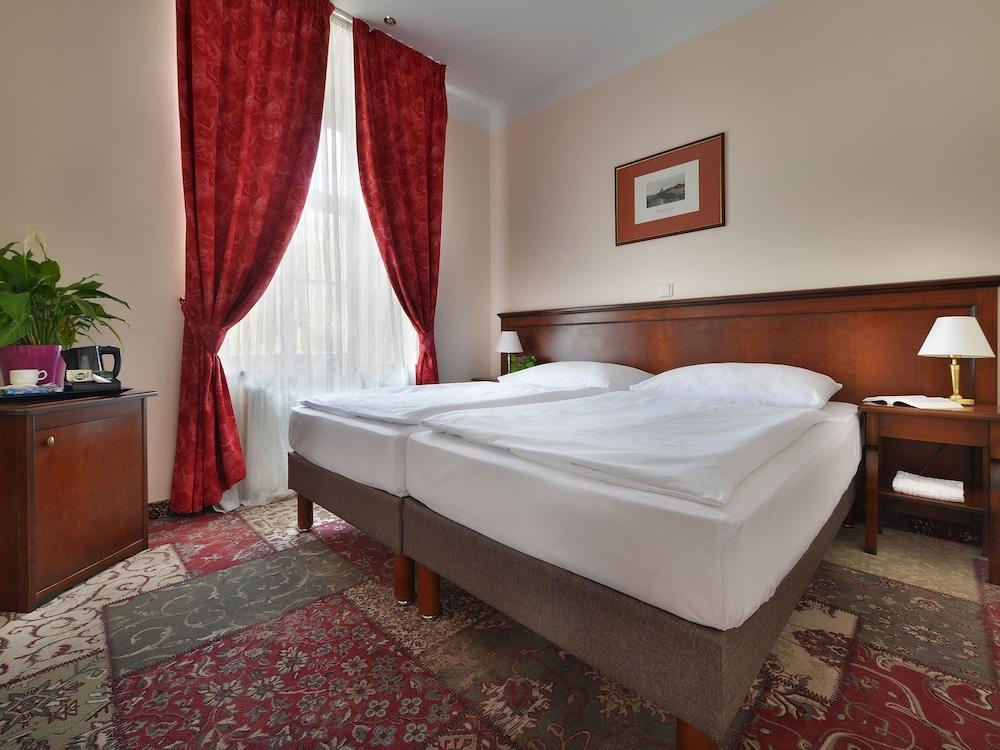 Ea Hotel Jeleni Dvur Prague Castle Екстер'єр фото