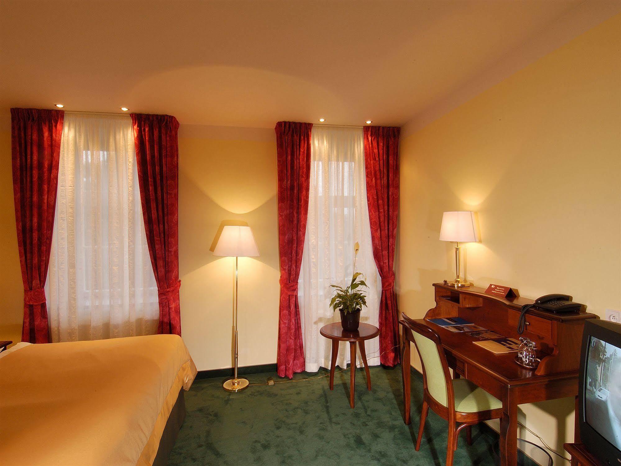 Ea Hotel Jeleni Dvur Prague Castle Номер фото