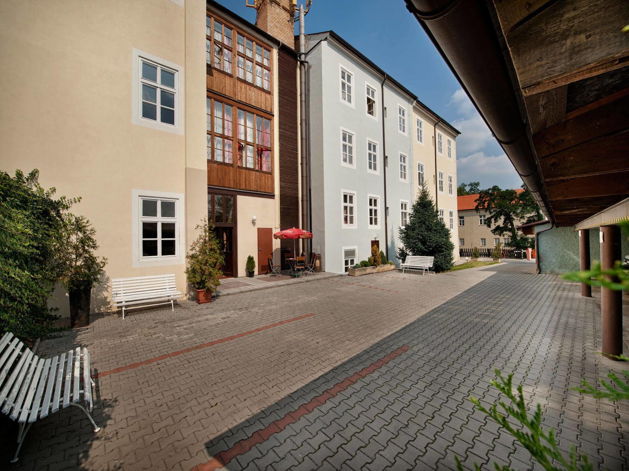 Ea Hotel Jeleni Dvur Prague Castle Екстер'єр фото